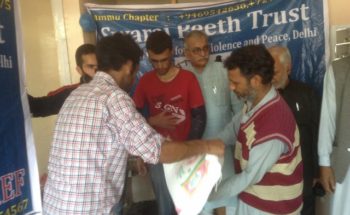 Swarajpeeth contribution in Kashmir Relief