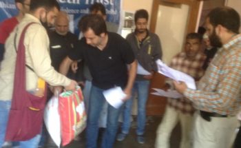 Swarajpeeth contribution in Kashmir Relief